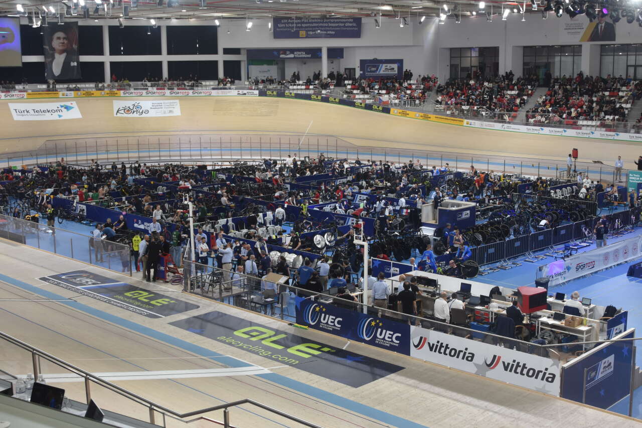 Konya’da pedal çeviren Avrupa’nın iyileri madalyalarını aldı 17