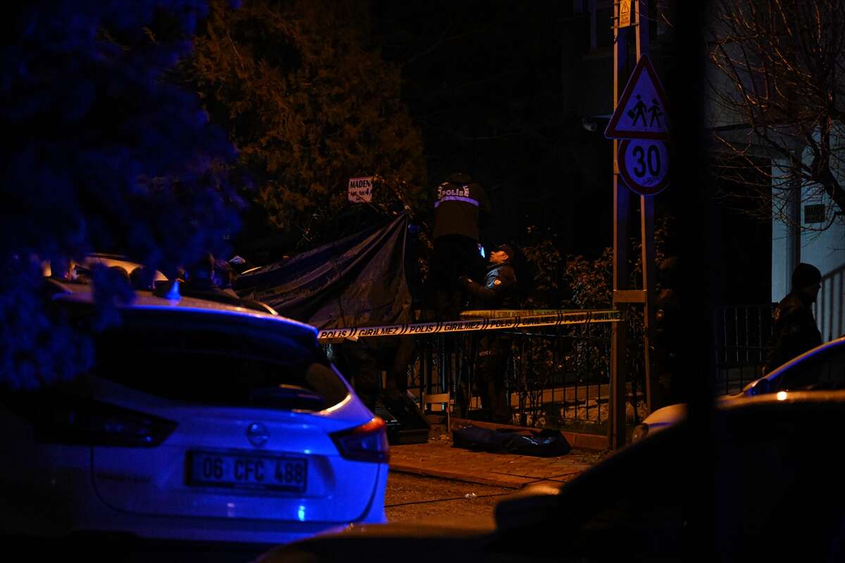 Cezaevinden izinli çıktı; annesi, kızı ve eşini öldürüp canına kıydı 1