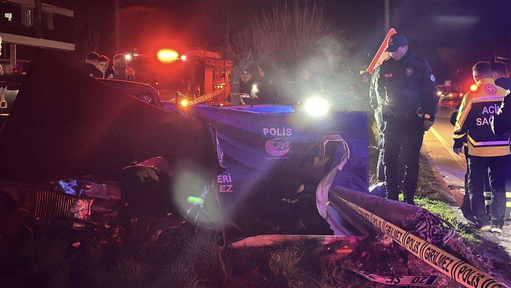 Otomobil direğe çarptı, genç çifti ölüm ayırdı! Kazadan yürek yakan detay çıktı 3