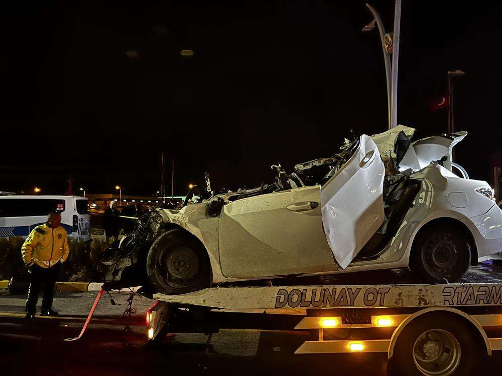 TIR’a çarpan otomobilden Cemil Burak Toker’in cansız bedeni çıktı 1