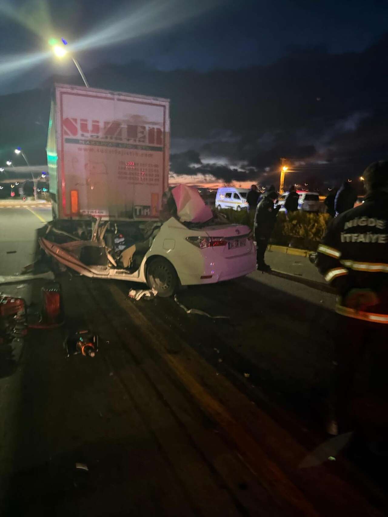 TIR’a çarpan otomobilden Cemil Burak Toker’in cansız bedeni çıktı 6