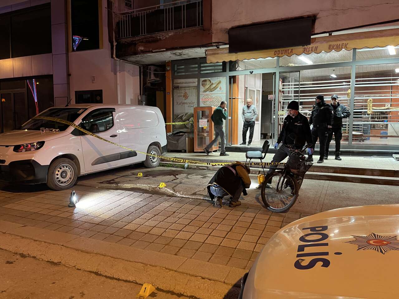 Pide kuyruğunda silahlı saldırıya uğradı 1