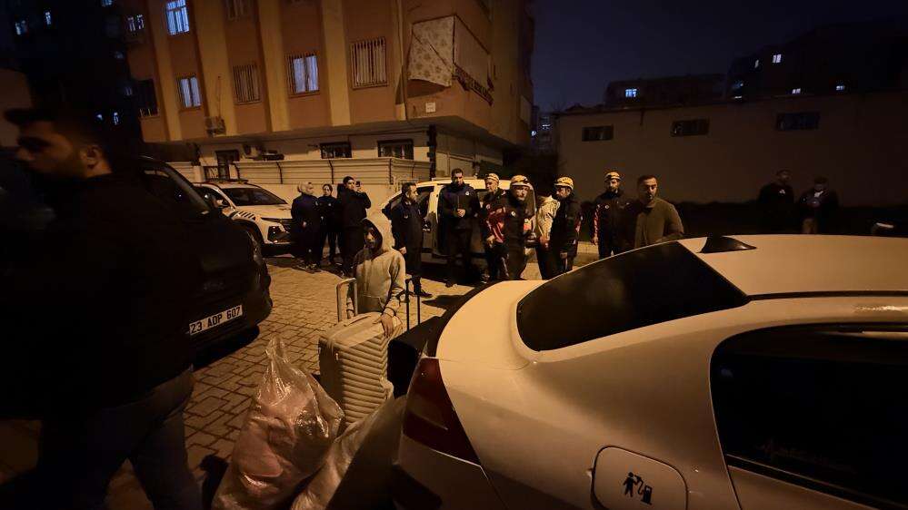 Çatlama sesi paniğe yol açtı, binadaki 51 kişi tahliye edildi 9