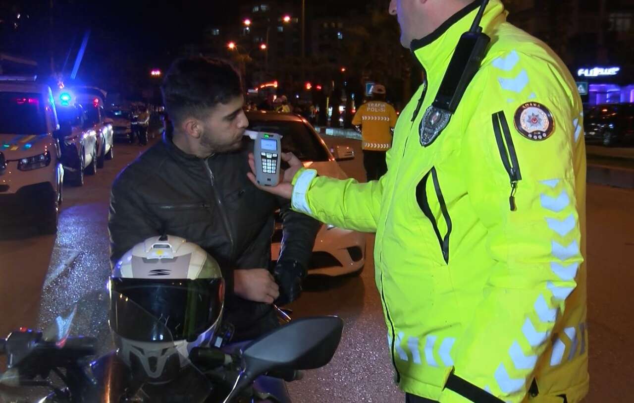 Kadın aday sürücü alkollü yakalandı, ehliyeti iptal edildi: Çekmeyin, avukatım 8