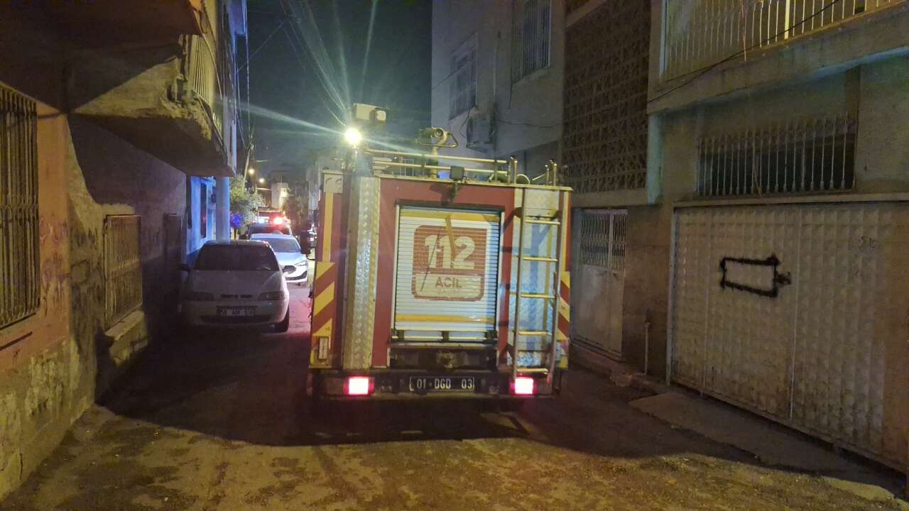 3 katlı binada patlama oldu, 1 ölü, 1 ağır yaralı var 6