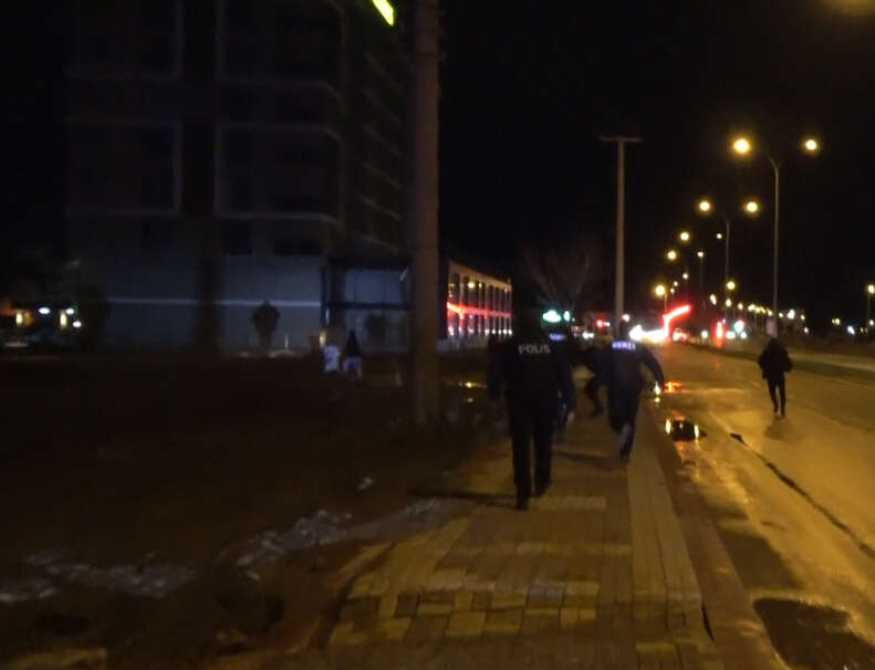 Annesinin erkek arkadaşını bıçakladı, ikinci saldırıyı polis böyle önlendi 10