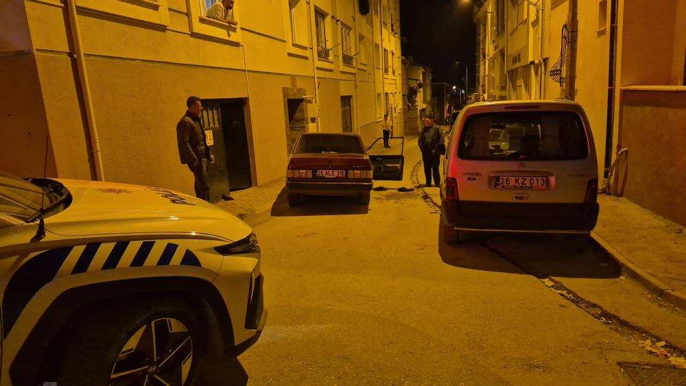 Sevgilisinden ayrılan genç öfkesini otomobilinden çıkardı 3