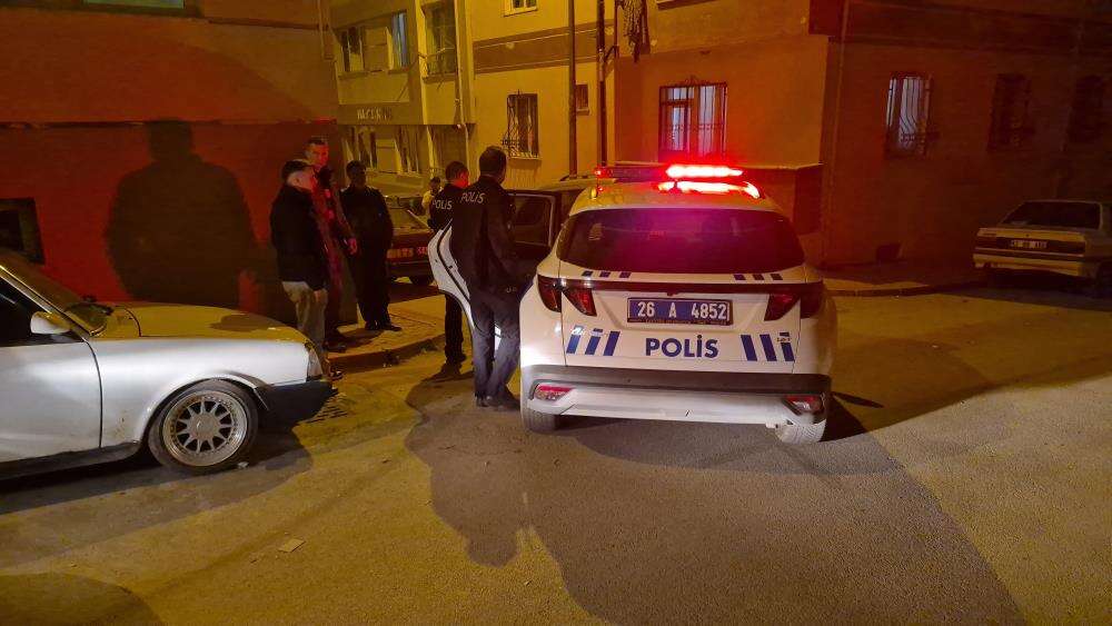 Sevgilisinden ayrılan genç öfkesini otomobilinden çıkardı 2