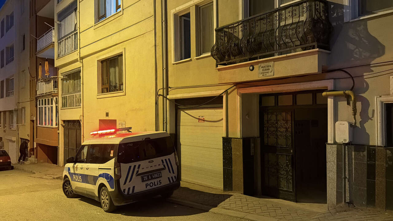 Kötü koku, emekli okul müdürüyle ilgili acı gerçeği ortaya çıkardı 1