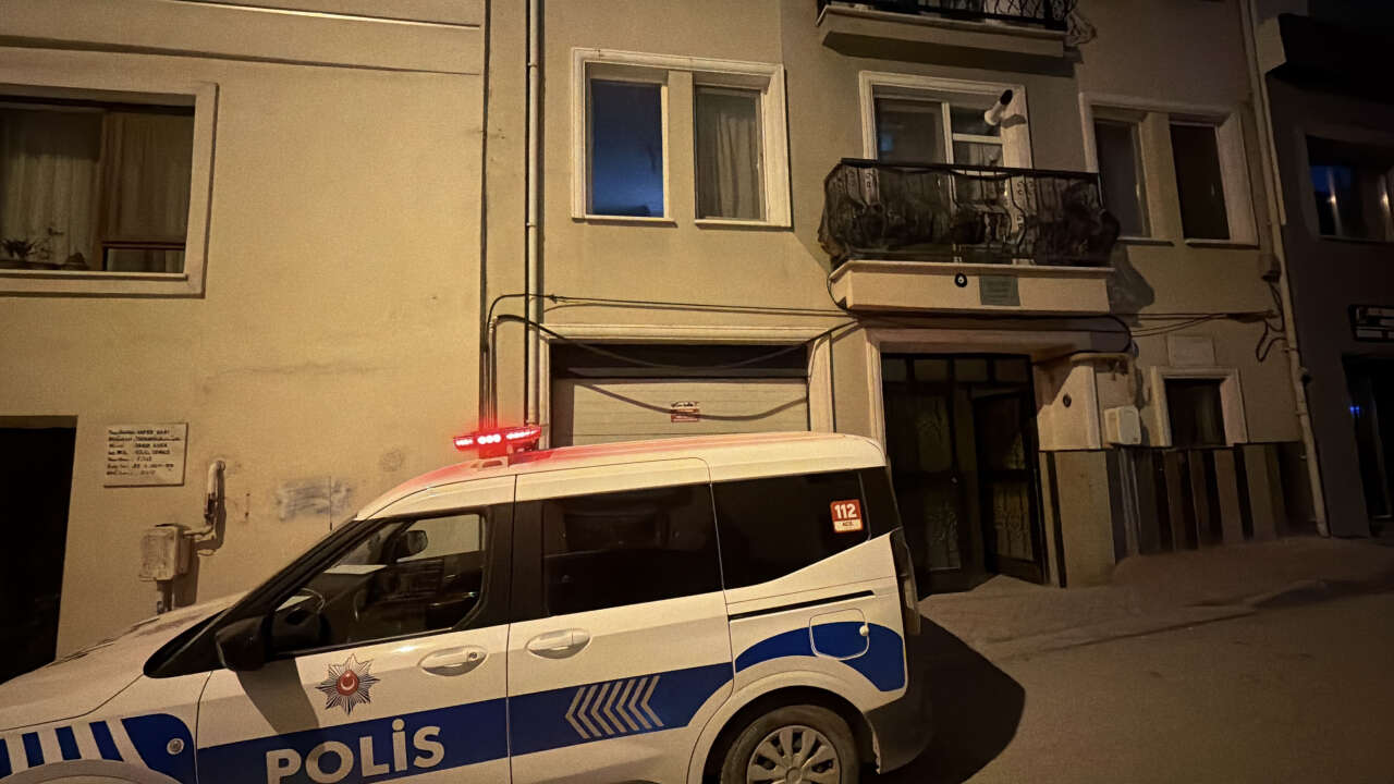 Kötü koku, emekli okul müdürüyle ilgili acı gerçeği ortaya çıkardı 5