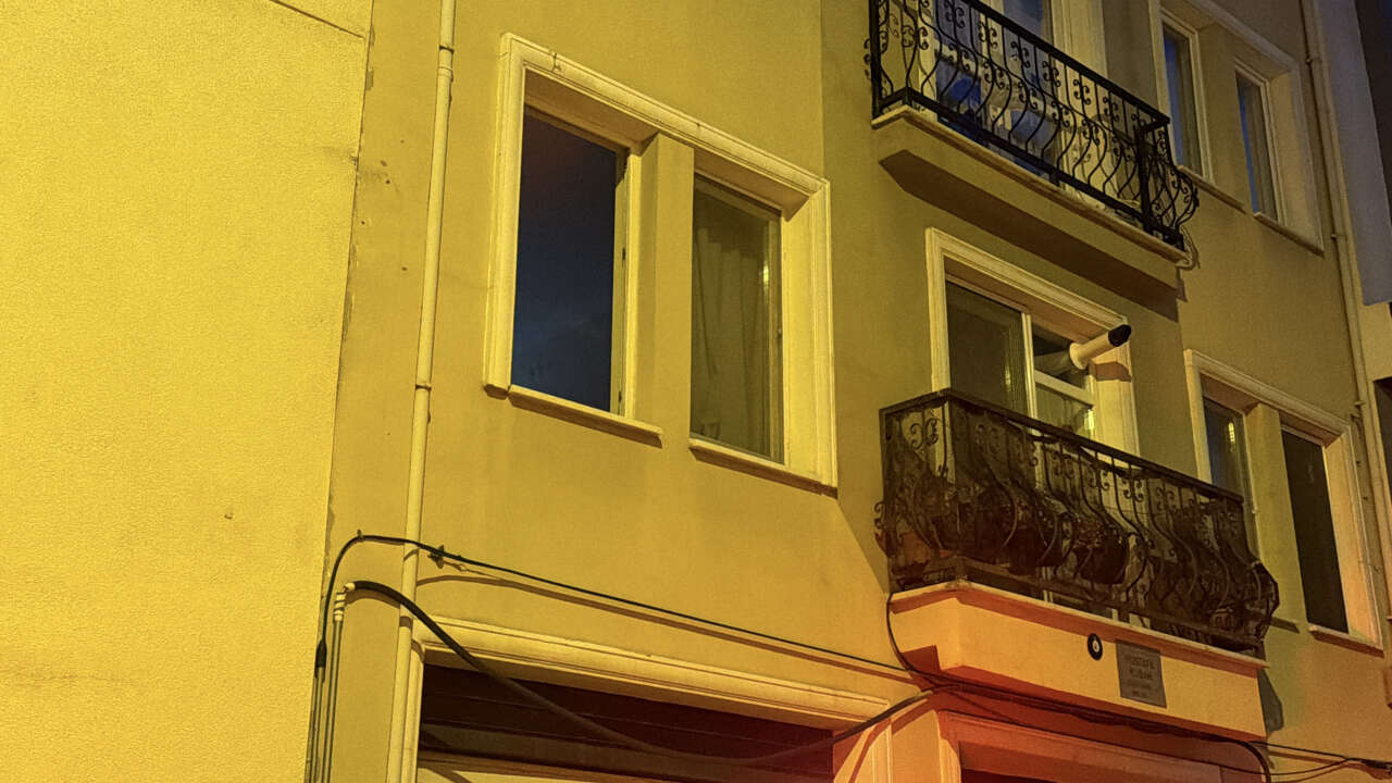 Kötü koku, emekli okul müdürüyle ilgili acı gerçeği ortaya çıkardı 3