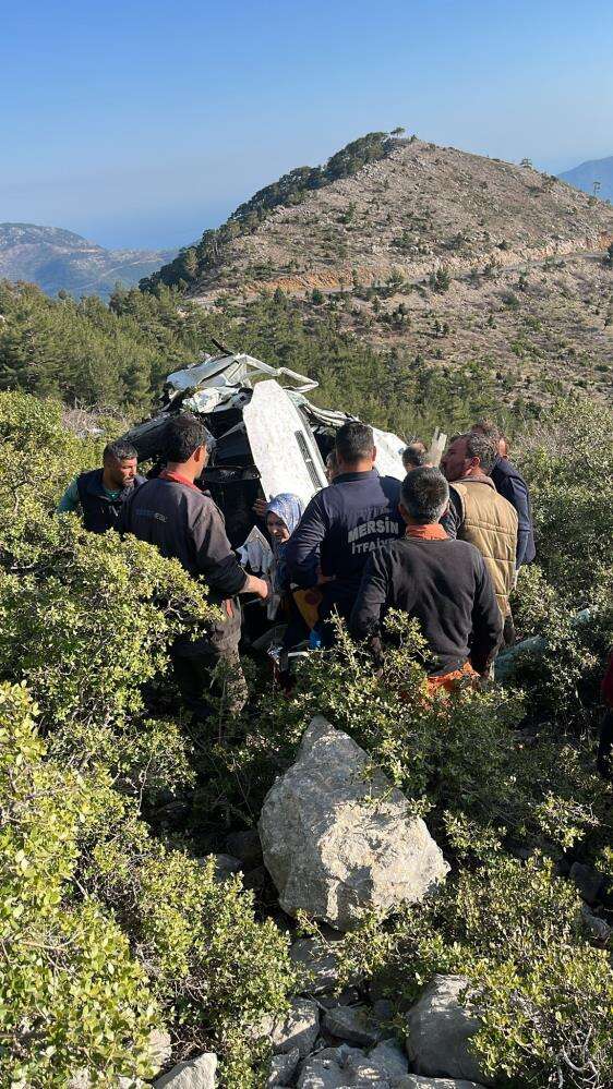 Karamanlı tarım işçileri uçuruma yuvarlandı! 3 ölü, 11 yaralı var 6