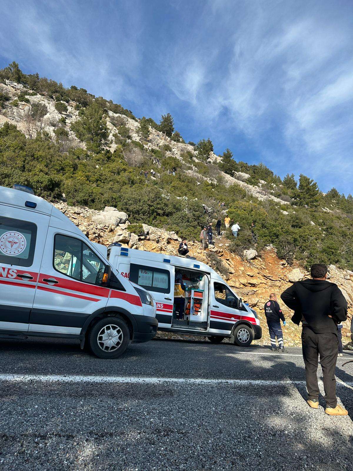 Karamanlı tarım işçileri uçuruma yuvarlandı! 3 ölü, 11 yaralı var 5