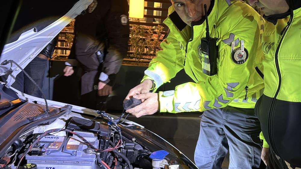 Abartı egzozla trafiği tehlikeye düşürdü, cezayı yedi! Bayramı da arabasız geçirecek 2