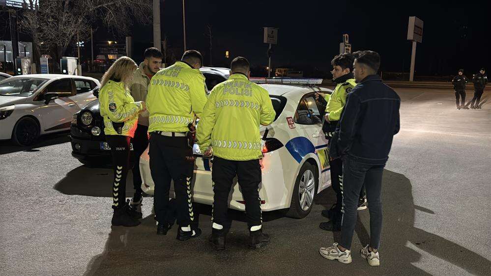 Abartı egzozla trafiği tehlikeye düşürdü, cezayı yedi! Bayramı da arabasız geçirecek 8
