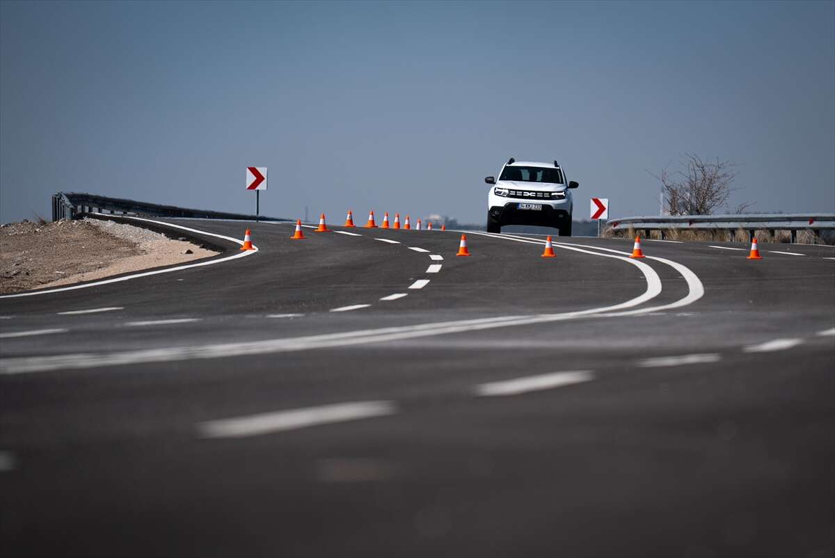 Trafik polisleri kazalara karşı özel parkurlarda eğitiliyor 7