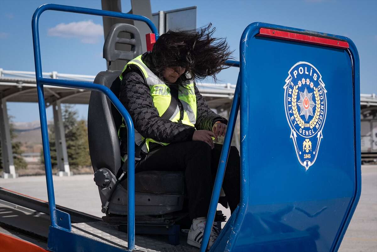 Trafik polisleri kazalara karşı özel parkurlarda eğitiliyor 4