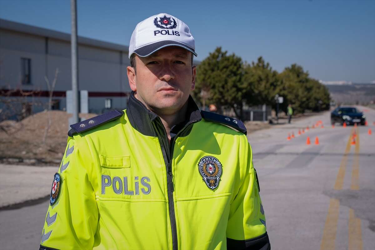 Trafik polisleri kazalara karşı özel parkurlarda eğitiliyor 11
