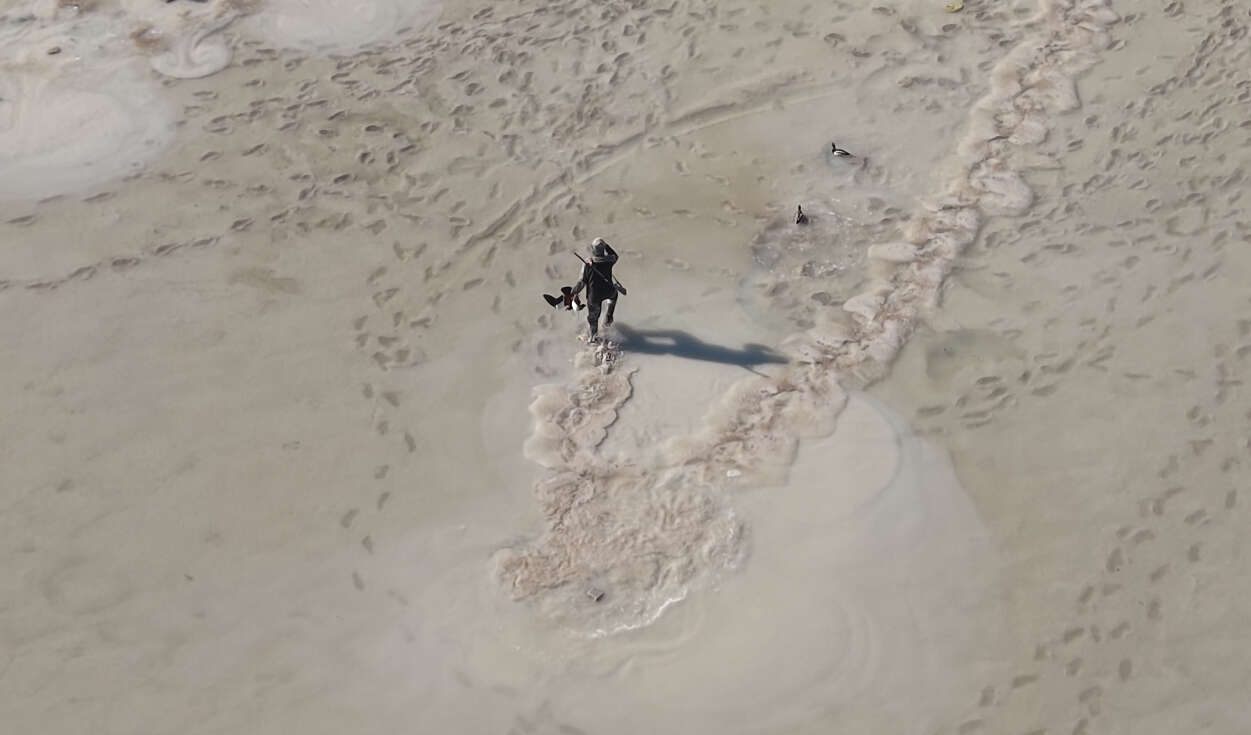 Tuz Gölü’nde kaçak avcılardan silahlı saldırı! Memuru yaralayıp atla kaçtılar 7