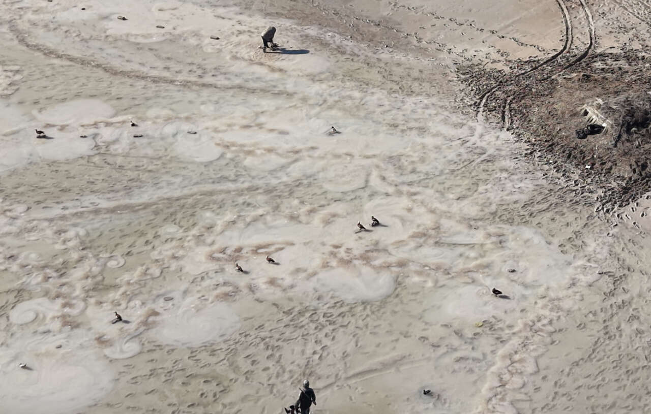 Tuz Gölü’nde kaçak avcılardan silahlı saldırı! Memuru yaralayıp atla kaçtılar 3