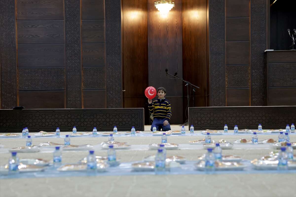 Konya Büyükşehir Belediyesi Şam’da 1000 kişiye iftar verdi 9