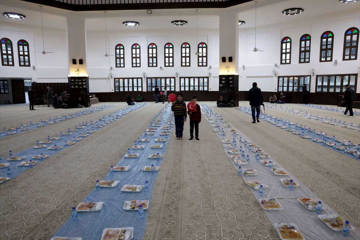 Konya Büyükşehir Belediyesi Şam’da 1000 kişiye iftar verdi 5