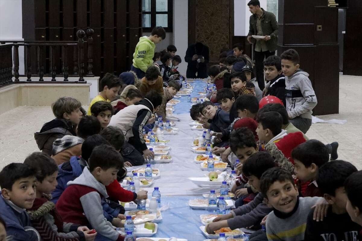 Konya Büyükşehir Belediyesi Şam’da 1000 kişiye iftar verdi 6