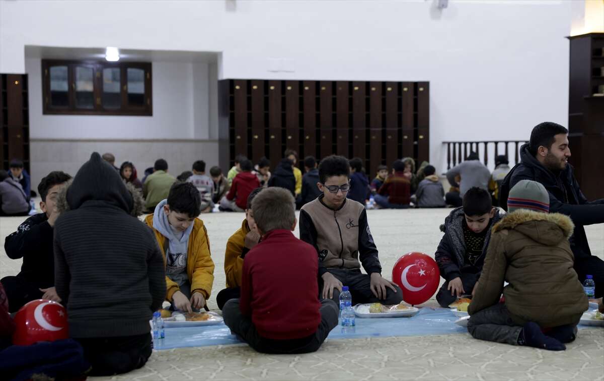 Konya Büyükşehir Belediyesi Şam’da 1000 kişiye iftar verdi 4