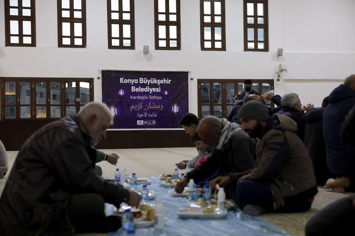 Konya Büyükşehir Belediyesi Şam’da 1000 kişiye iftar verdi 1