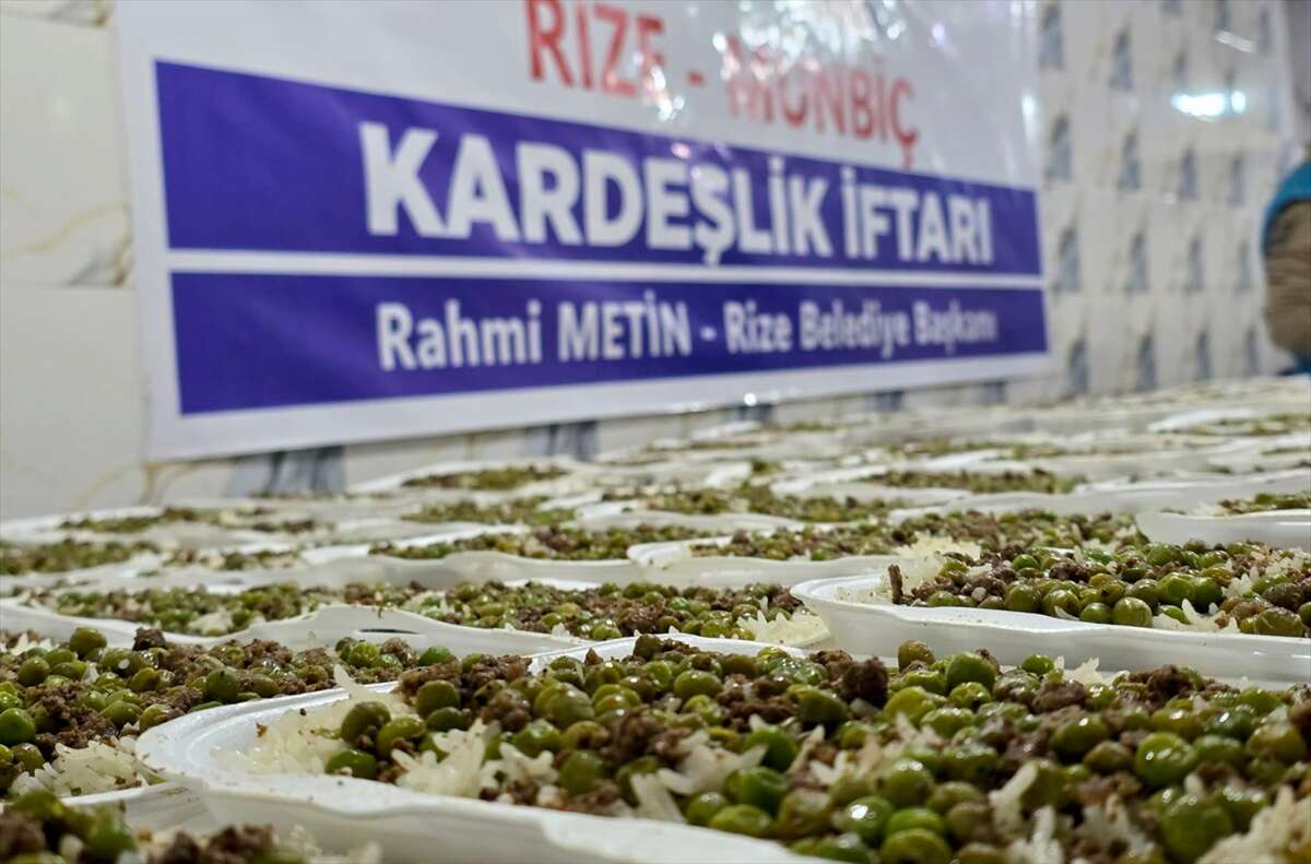 Konya Büyükşehir Belediyesi Şam’da 1000 kişiye iftar verdi 17