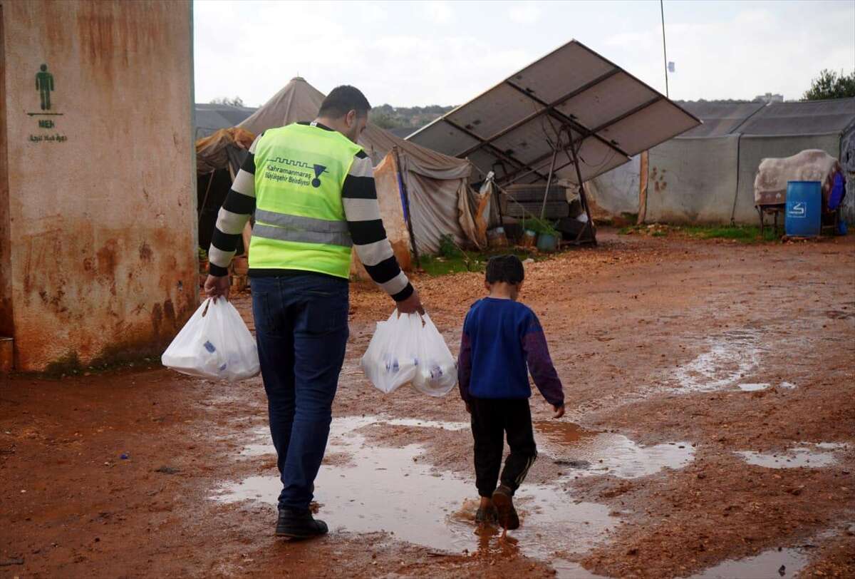 Konya Büyükşehir Belediyesi Şam’da 1000 kişiye iftar verdi 11