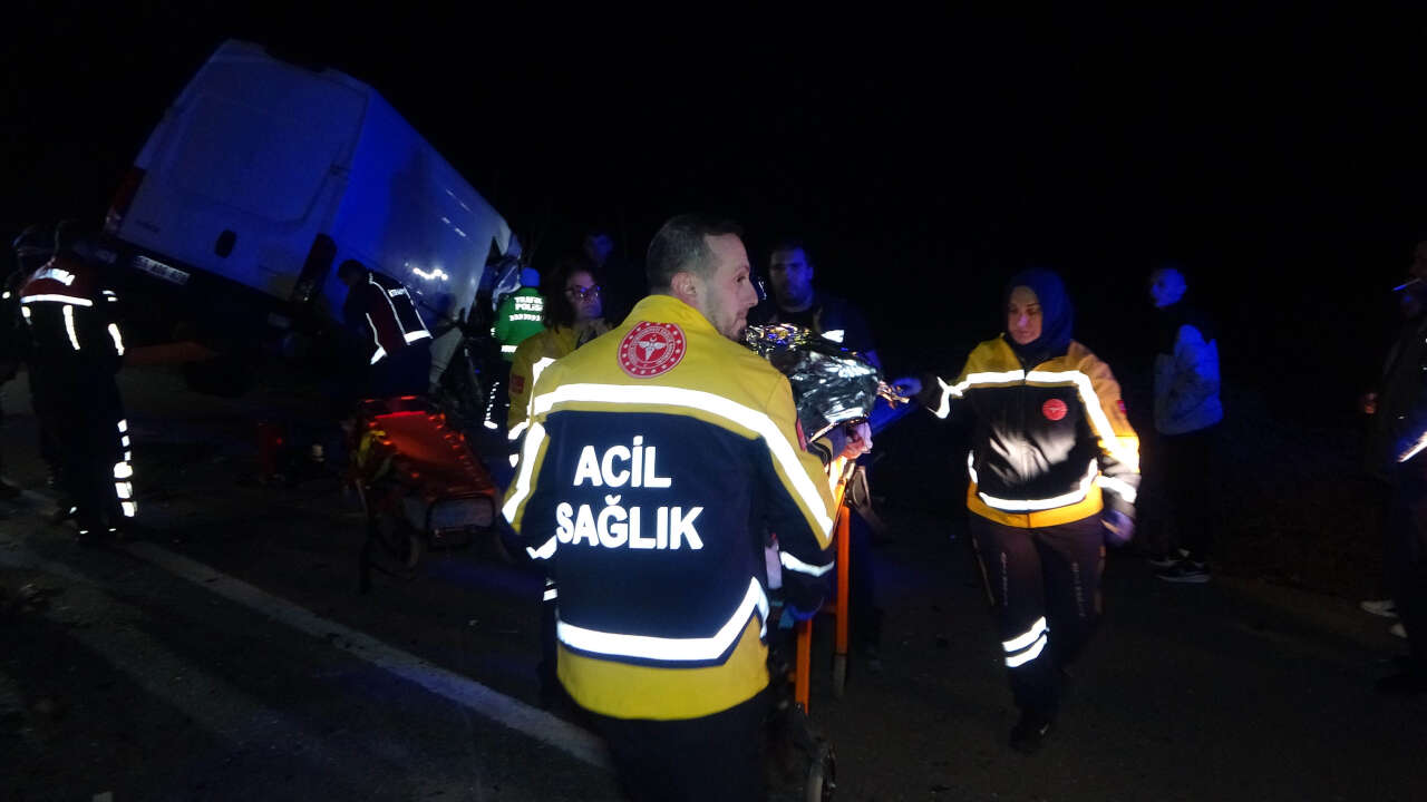 Kamyonet TIR’a çarptı, 2 kişi hayatını kaybetti 4