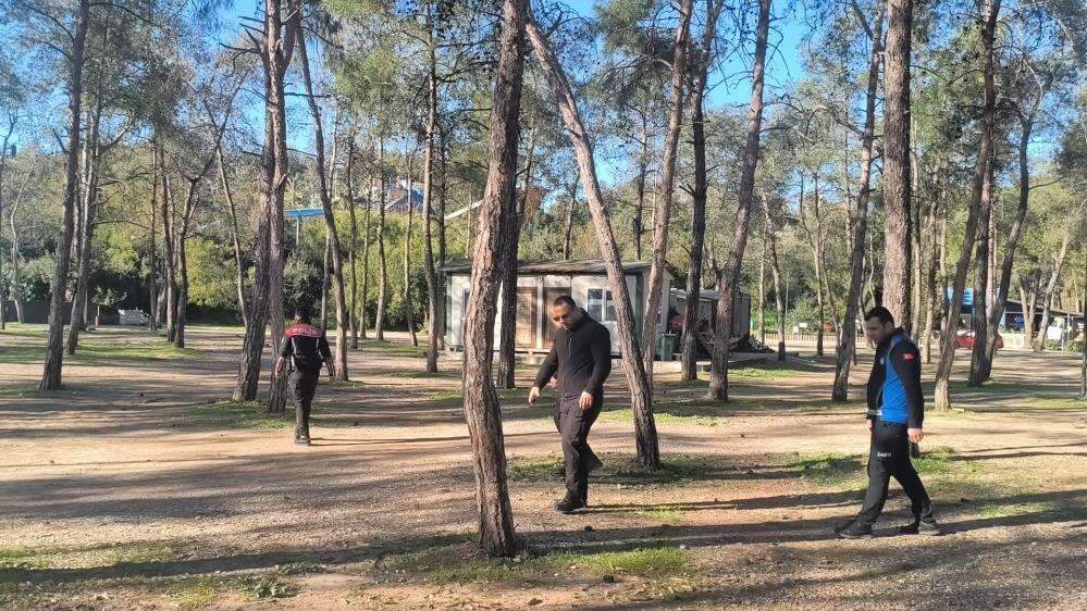 2 çocuk, selam almadı diye parkta 70 yaşındaki adamı bıçakladı 1