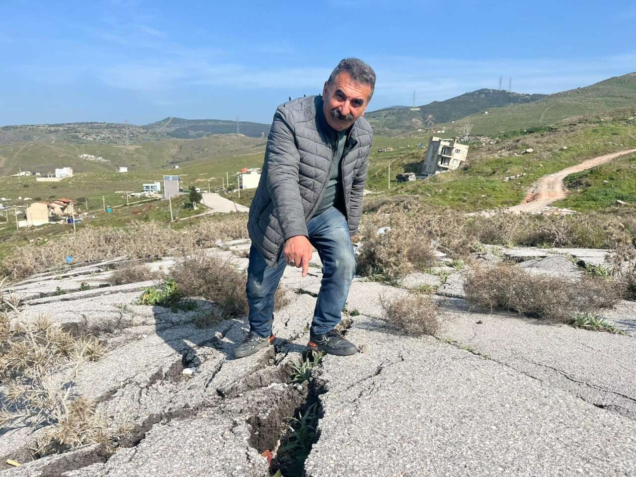 Çöp tesisi heyelana neden oldu! 14 ev yıkıldı, yolun güzergahı değişti 1