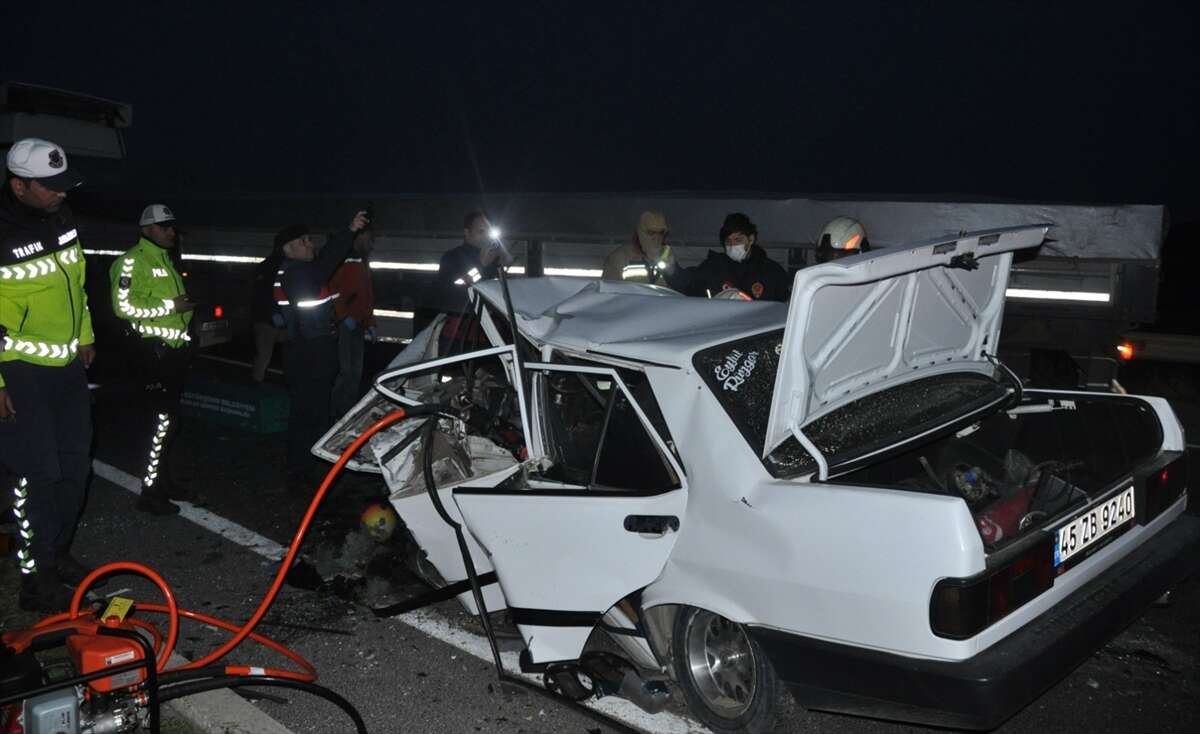 Kara yolunda can pazarı! 3 araç çarpıştı, 2 ölü, 5 yaralı var 2