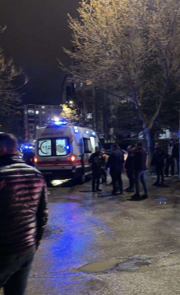 Trafik tartışması kavgaya dönüştü, 10 kişi gözaltına alındı 1