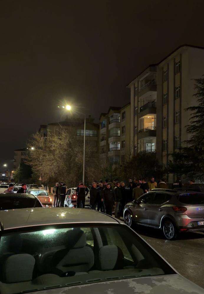 Trafik tartışması kavgaya dönüştü, 10 kişi gözaltına alındı 3