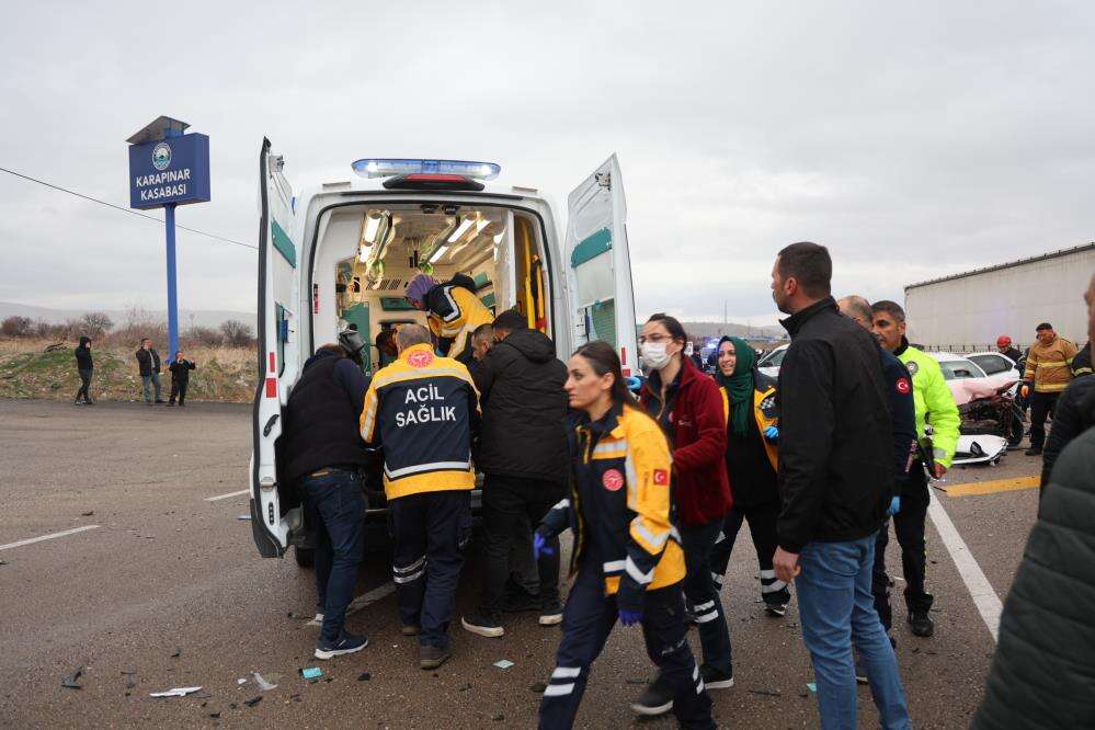 Bayram yolundaki aile Karapınar kavşağında kaza yaptı, baba ve 2 oğlu öldü 3