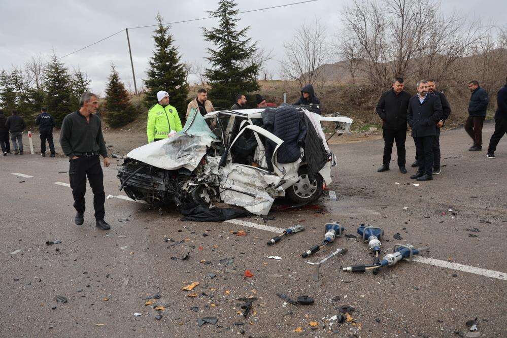 Bayram yolundaki aile Karapınar kavşağında kaza yaptı, baba ve 2 oğlu öldü 2