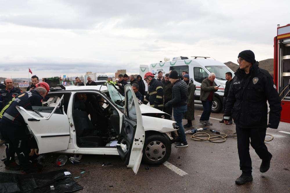 Bayram yolundaki aile Karapınar kavşağında kaza yaptı, baba ve 2 oğlu öldü 6