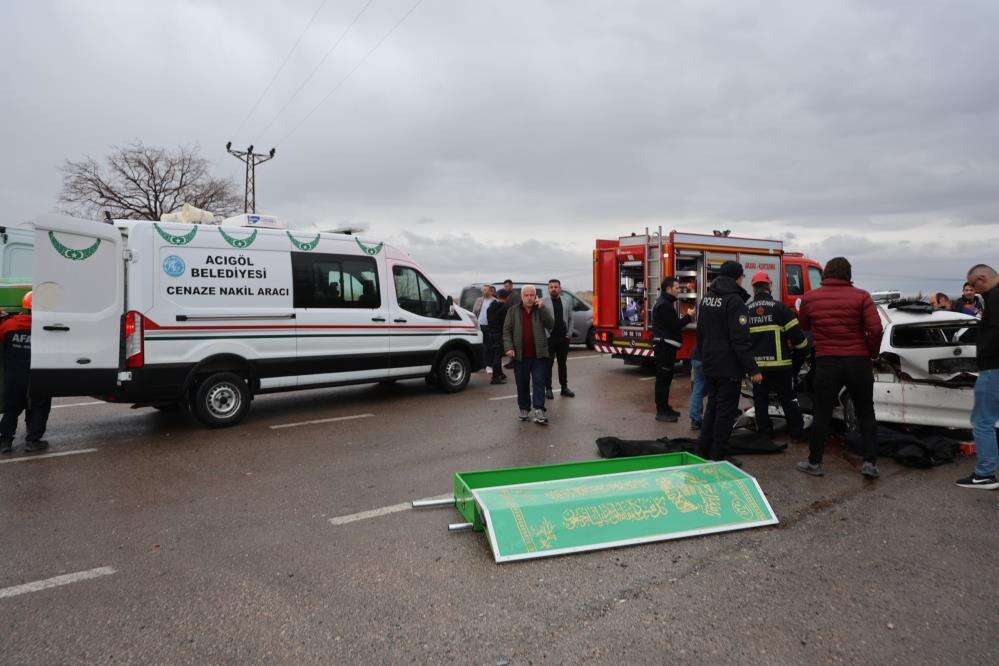 Bayram yolundaki aile Karapınar kavşağında kaza yaptı, baba ve 2 oğlu öldü 5