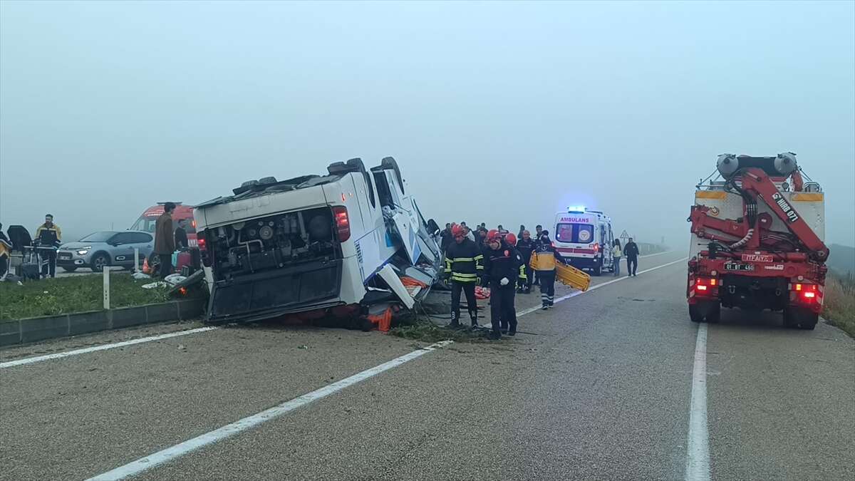 Bayram sabahı feci kaza! Yolcu otobüsü devrildi, 2 ölü, 19 yaralı var 3