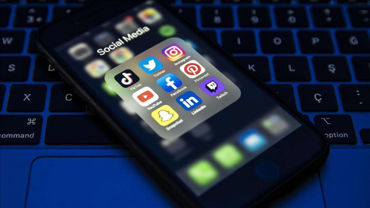 Sosyal medyada yeni dönem! 15 yaş altına sınırlama geldi 4