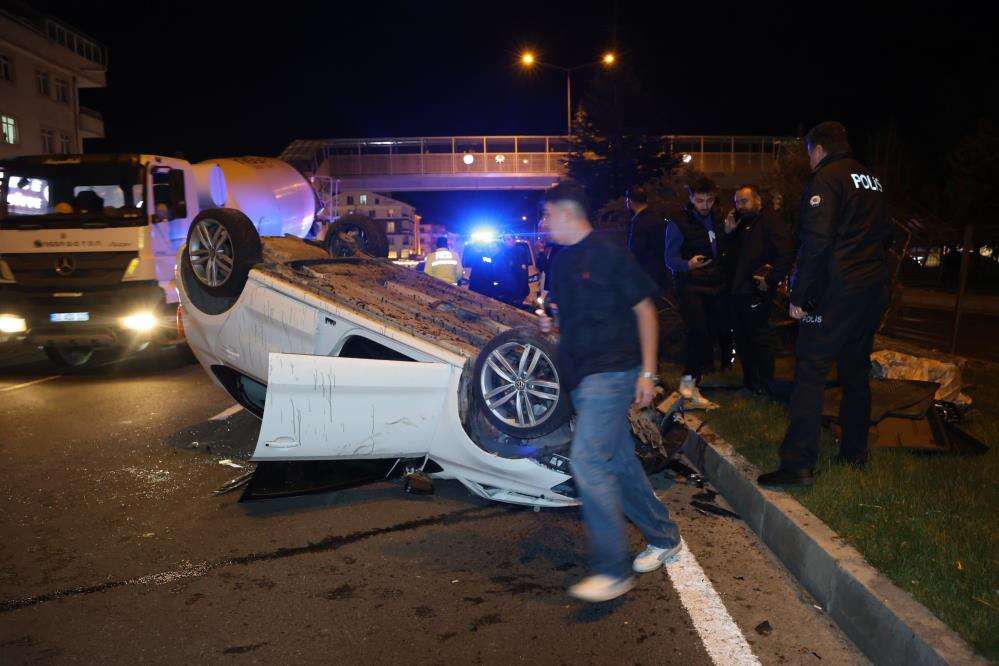 Köpeğe çarpmamak için direksiyonu kırdı, otomobil devrildi 2