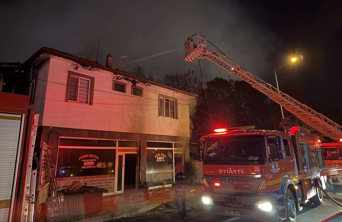 Mahalle yanarken derbi izlediler 19