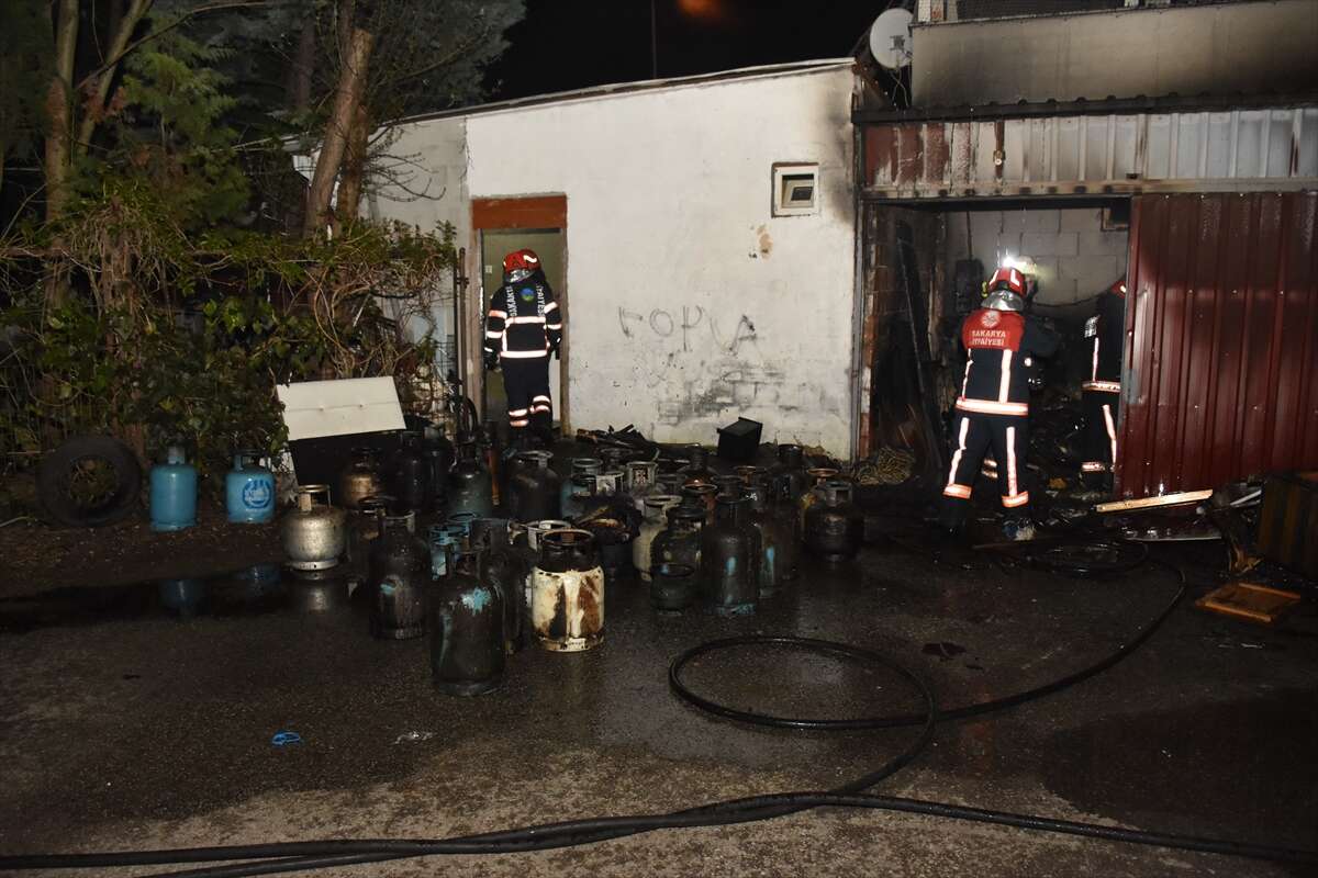 Mahalle yanarken derbi izlediler 9