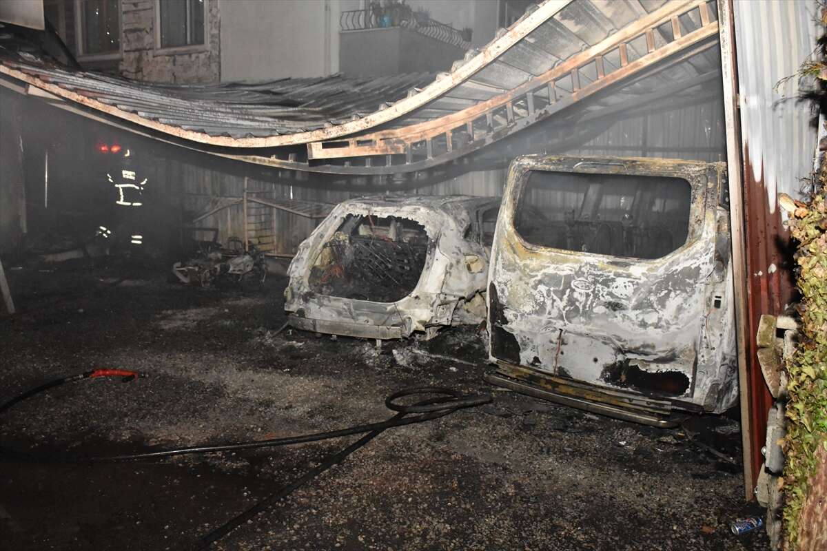 Mahalle yanarken derbi izlediler 6