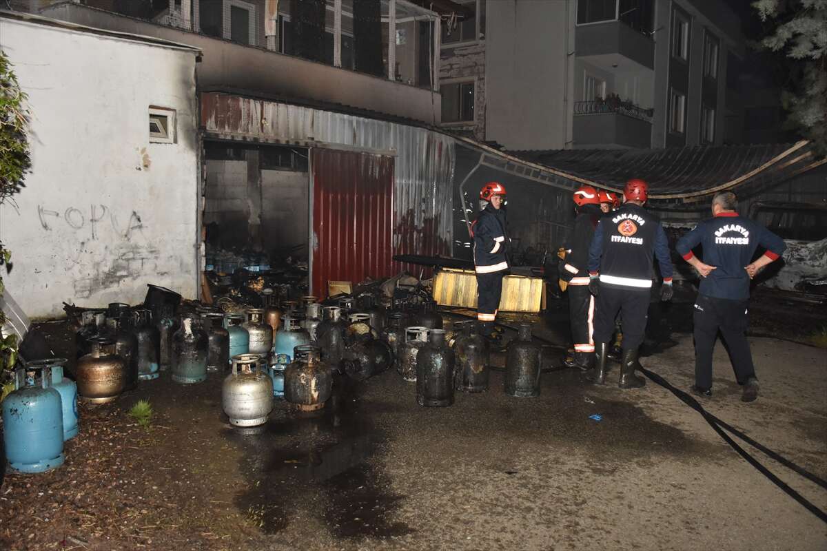 Mahalle yanarken derbi izlediler 7