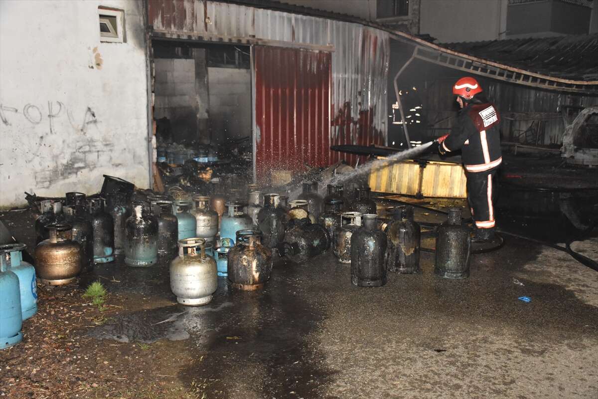 Mahalle yanarken derbi izlediler 16