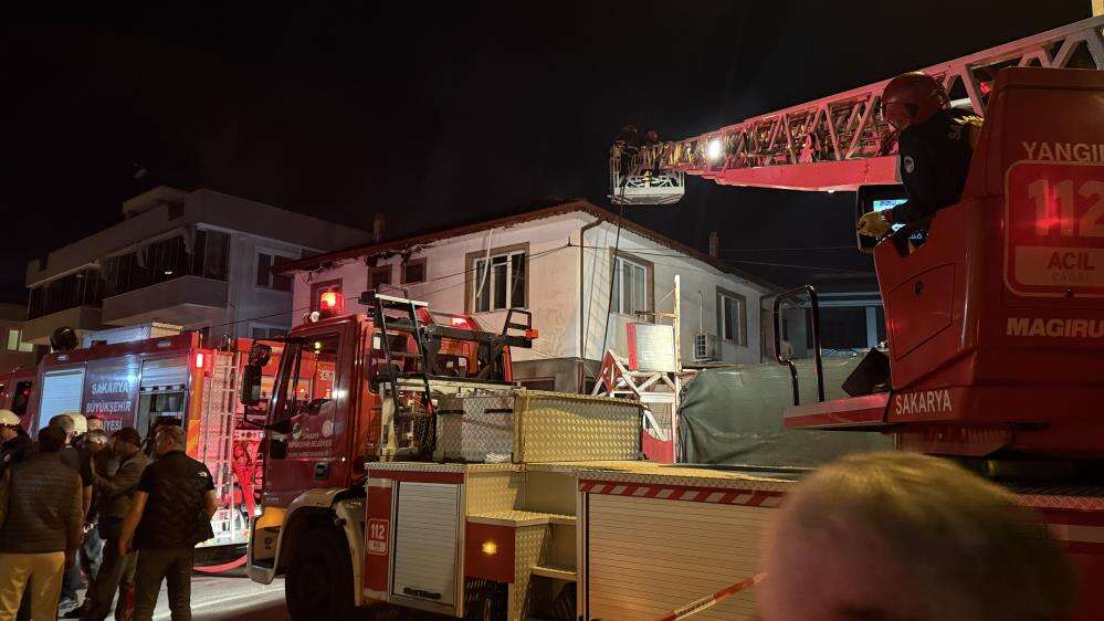 Mahalle yanarken derbi izlediler 3